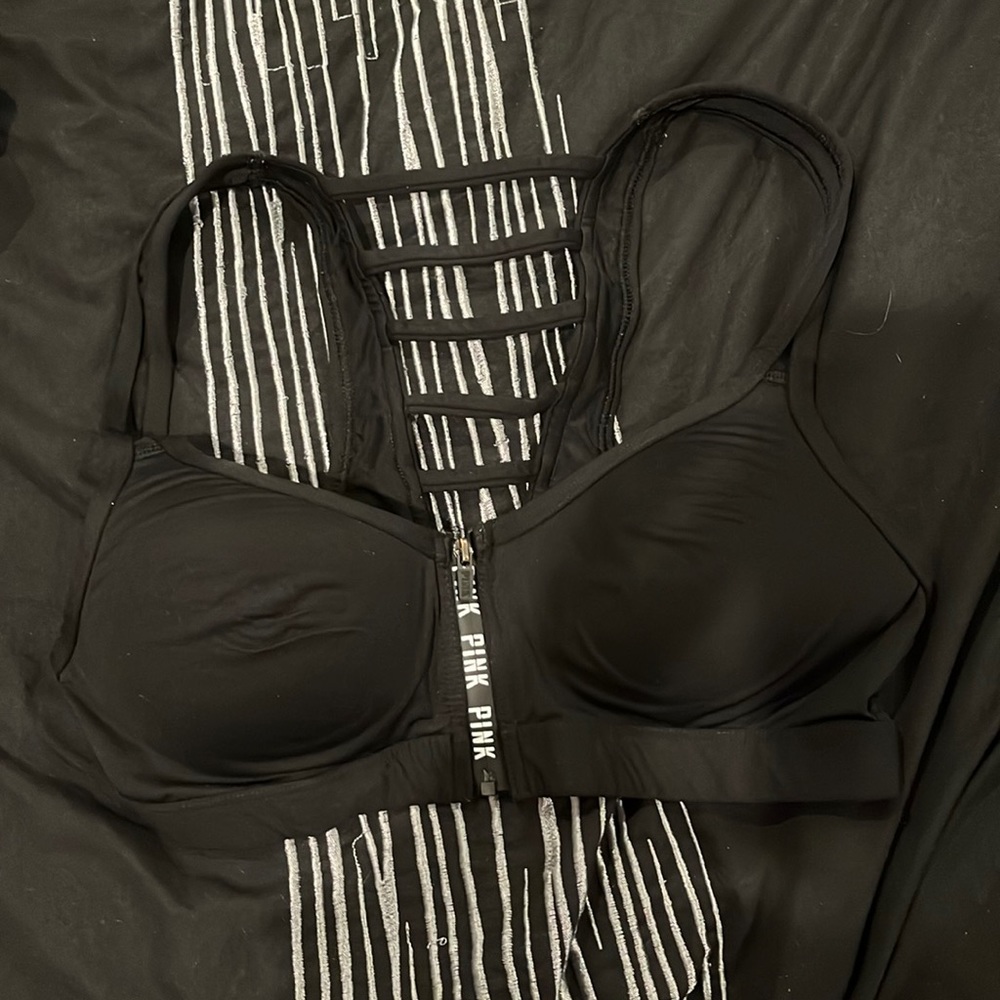Front zip halter sports bra